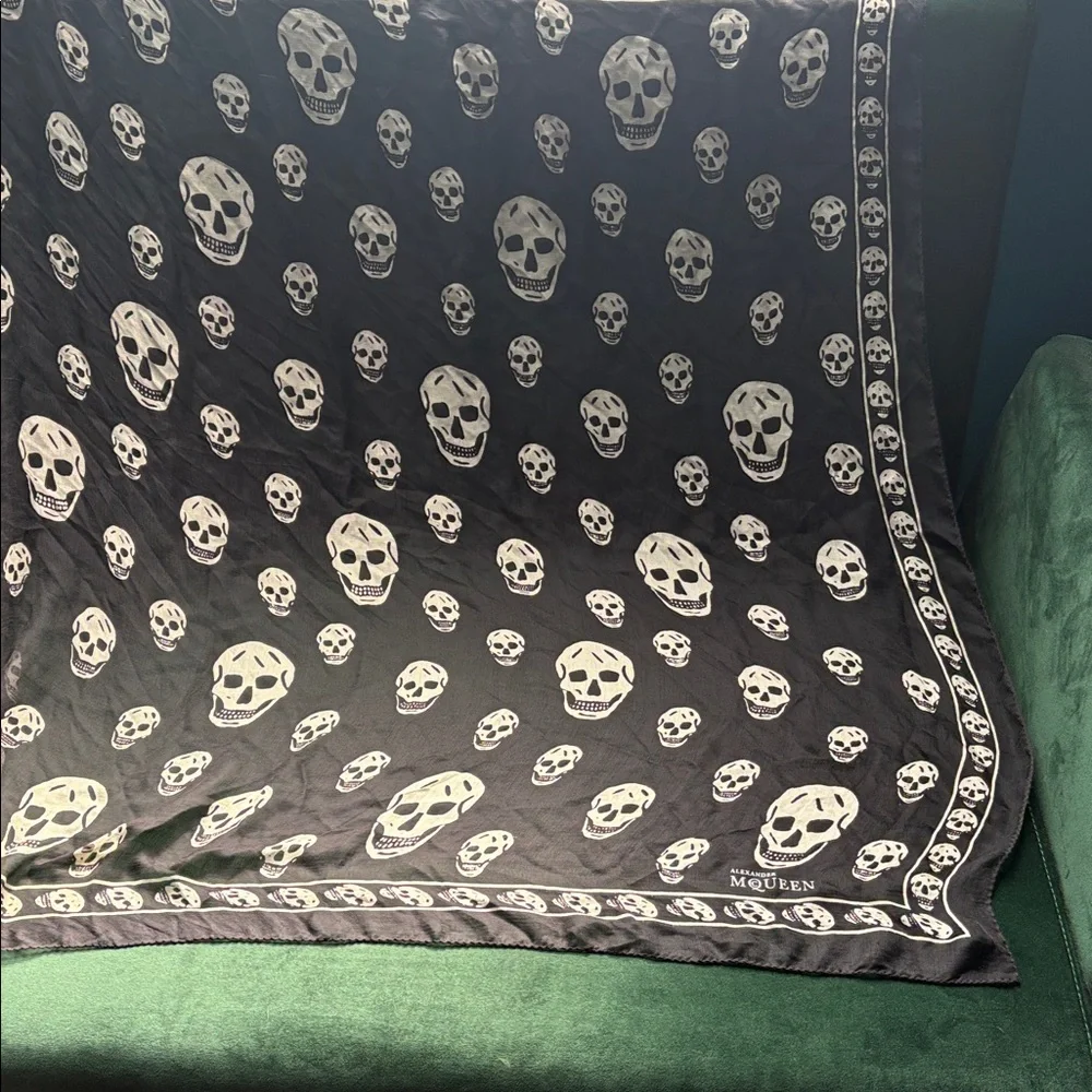 Alexander McQueen Silk Skull Scarf - Picture 8 of 11